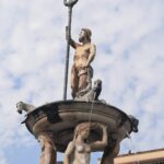 La fontana del Dio Nettuno a Piazza Municipio in Napoli