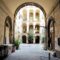 UN CORTILE NAPOLETANO TRA STORIA E ARTE